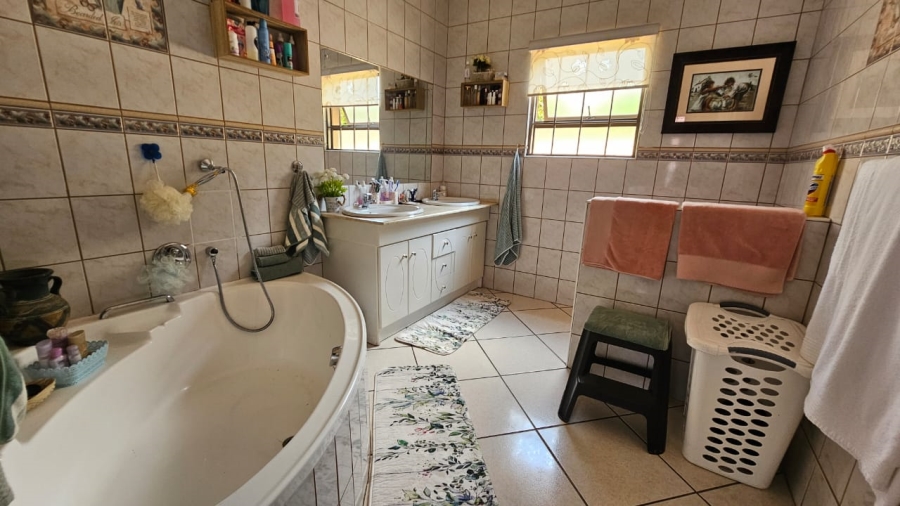 5 Bedroom Property for Sale in Boschdal North West